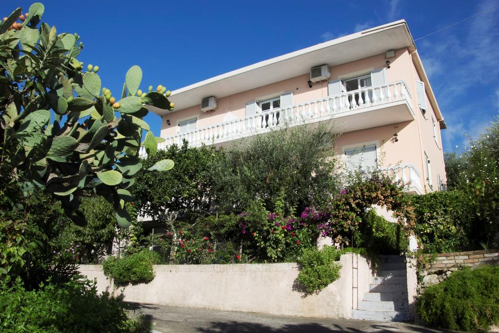 Apostolos & Eleni Family Apartments Perama  Eksteriør billede