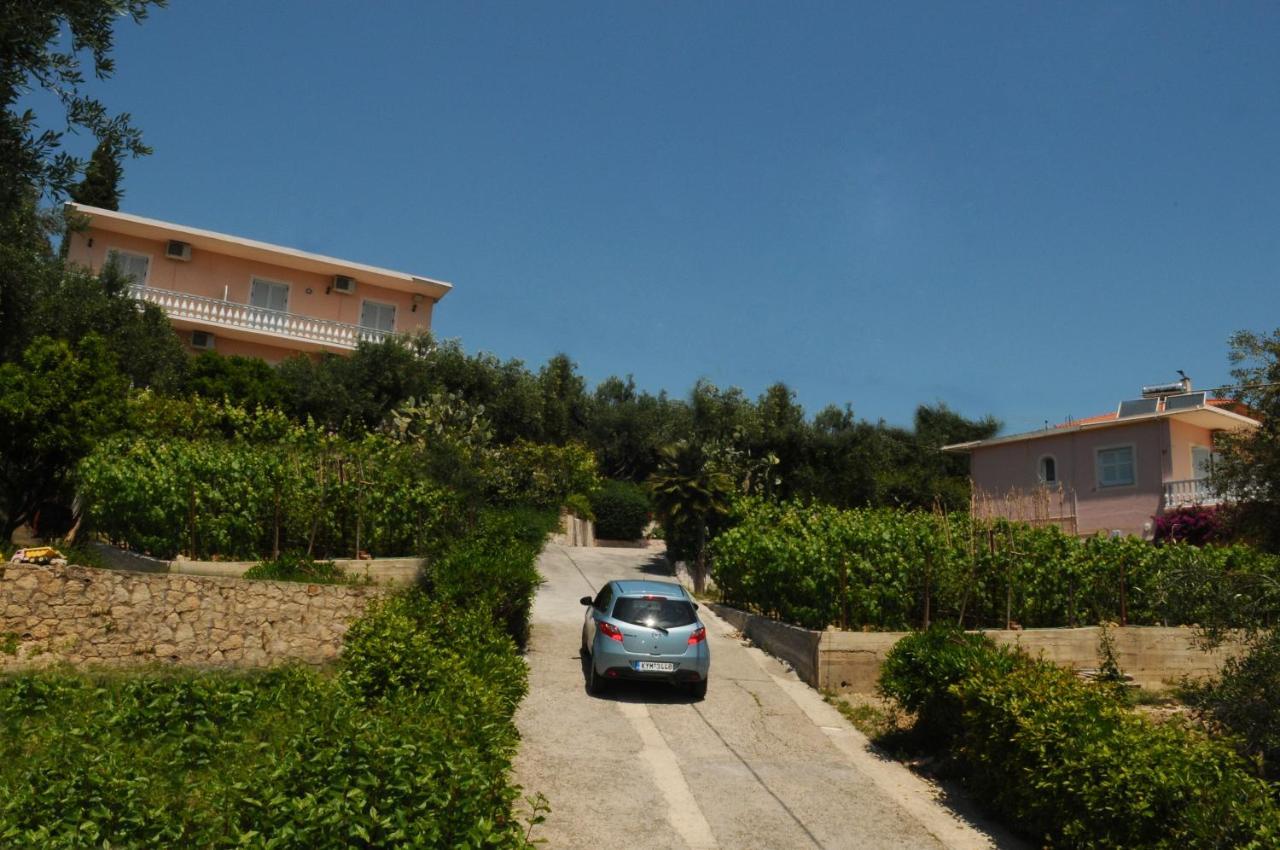 Apostolos & Eleni Family Apartments Perama  Eksteriør billede